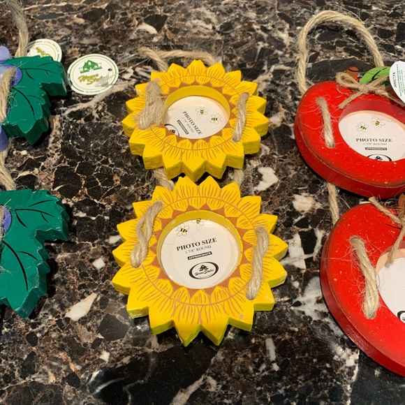 Adorable set of hanging fruit and sunflower picture frames - Picture 4 of 6